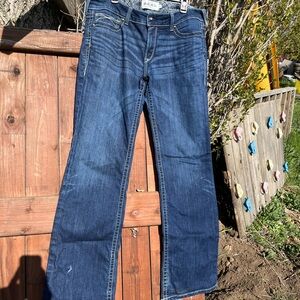 Ariat REAL 34 XL. Small flaw in leg see pic